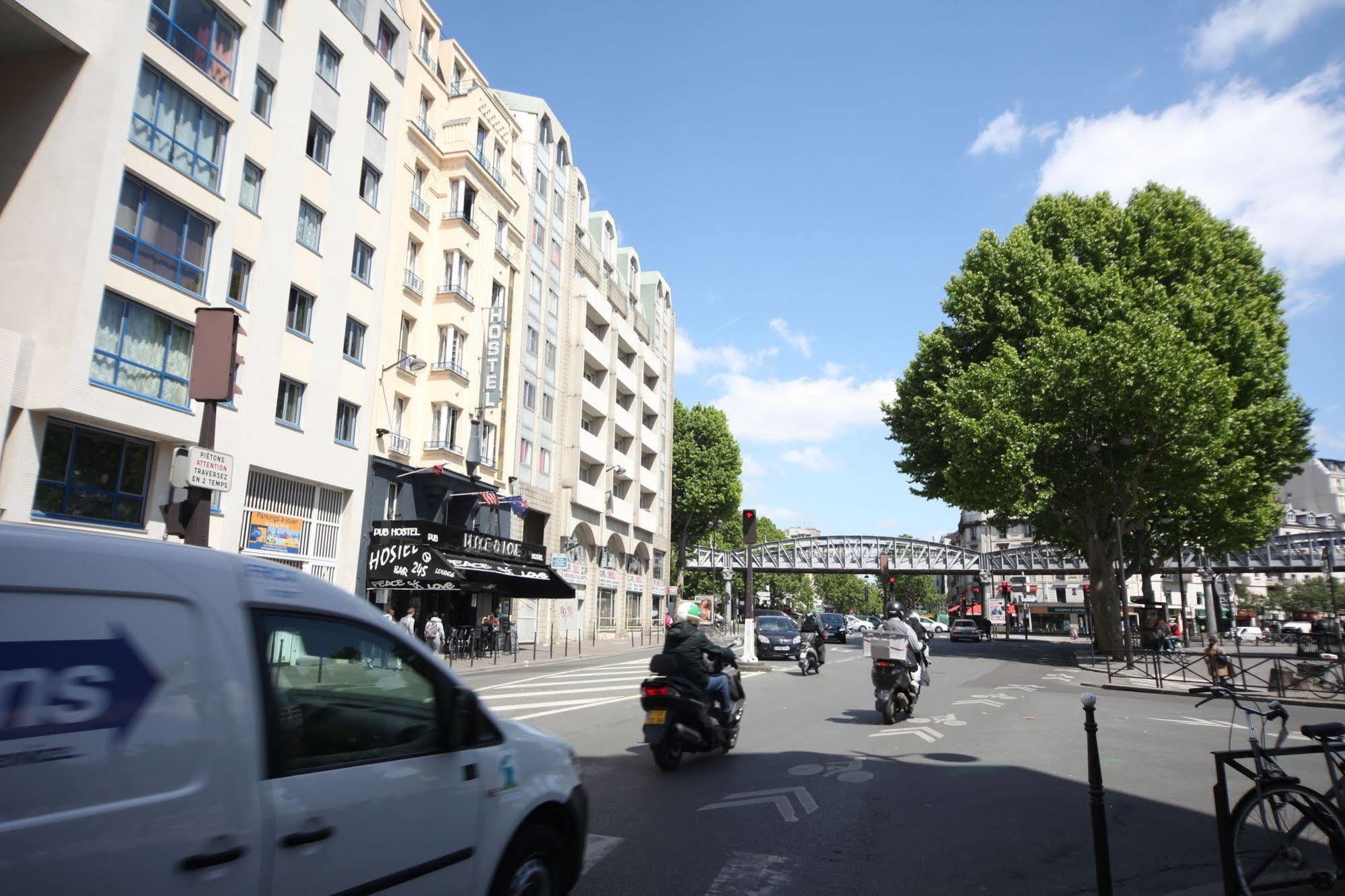 Peace & Love Hostel Paris Exterior photo